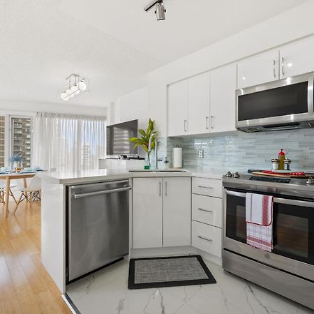 Modern 2-Bedroom Condo W Floor To Ceiling Windows Toronto Exterior foto