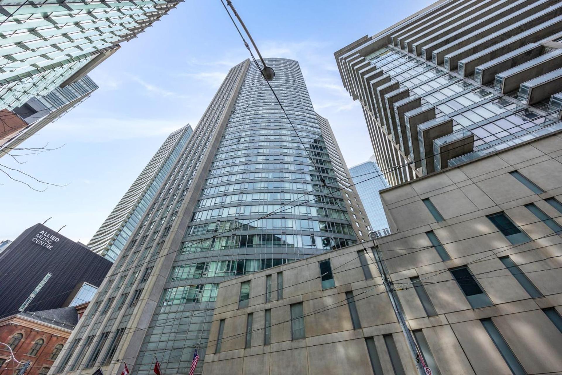 Modern 2-Bedroom Condo W Floor To Ceiling Windows Toronto Exterior foto